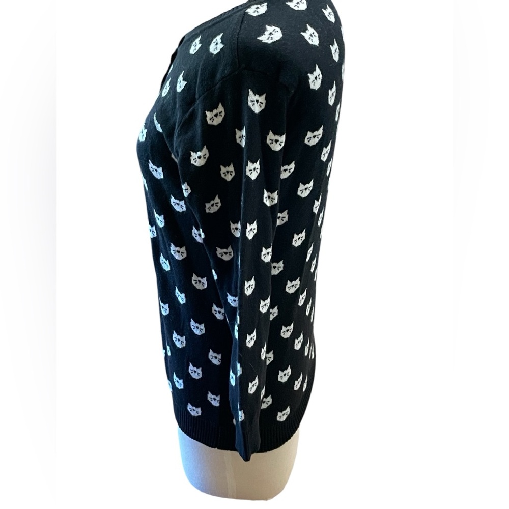 YE MAKE ROUND NECK BLACK AND WHITE CAT PATTERNED CARDIGAN SWEATER MEDIUM - Picture 5 of 12